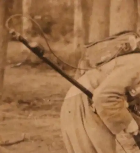 tolles altes seltenes Foto - Soldat mit Minensuchgerät - Metalldetektor