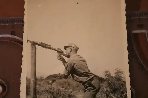 tolles altes Foto - Soldat Jäger Einheit ?? am MG auf Lafette - Eichenlaub an Mü