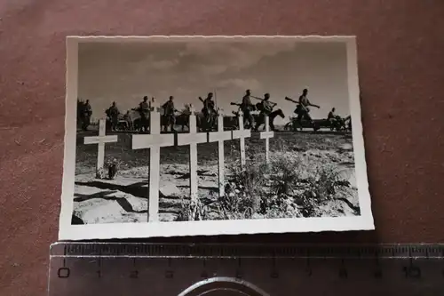  altes Foto Kleinbildserie Soldatengräber 