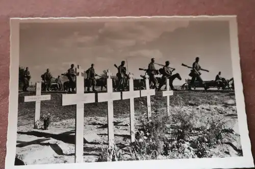  altes Foto Kleinbildserie Soldatengräber 