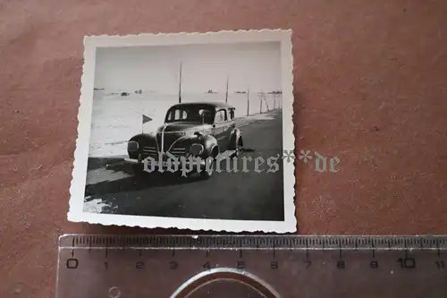tolles altes Foto Beutefahrzeug der Wehrmacht Dodge Sedan 1939  1941
