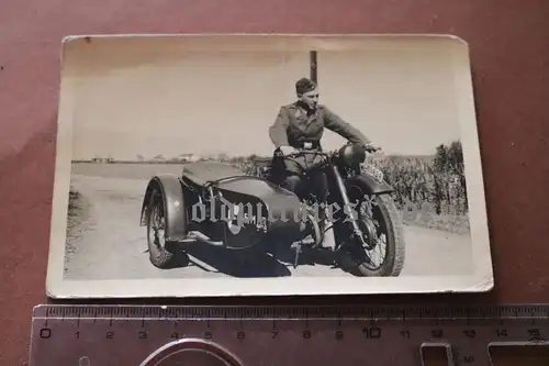 tolles altes Foto - Krad mit Beiwagen Luftwaffe mit Staffelwappen ?