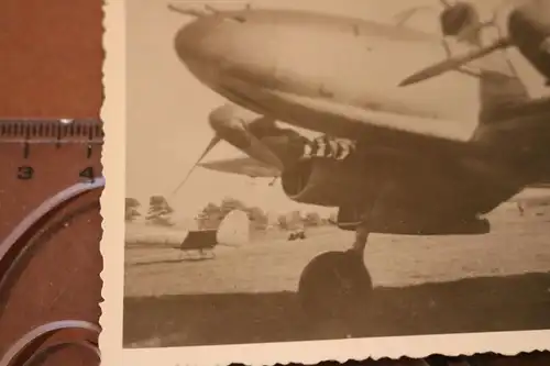 tolles altes Foto Messerschmidt Me 110 auf Flugplatz - Ort ???