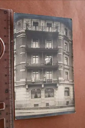 tolles altes Foto - Gebäude Eckhaus - Ort ??? 20-30er Jahre ? (2)