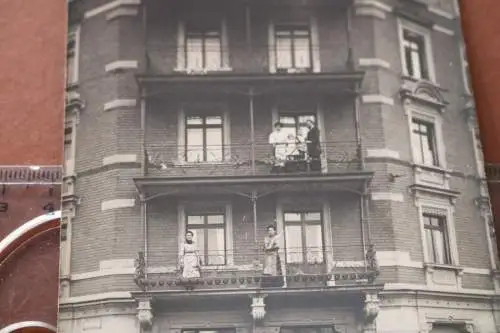 tolles altes Foto - Gebäude Eckhaus - Ort ??? 20-30er Jahre ? (2)