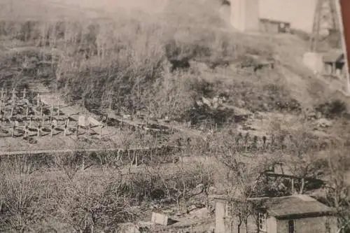 alte Karte - Bild  Soldatenfriedhof ?? Ort ??? rechts eine Brücke