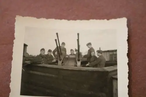 tolles altes Foto - Vierlings-Flak - mit Mannschaft 