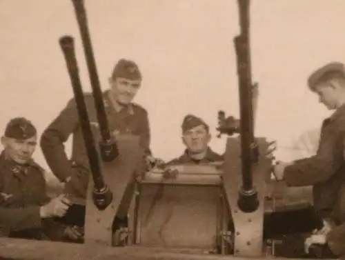 tolles altes Foto - Vierlings-Flak - mit Mannschaft 