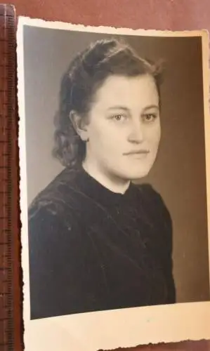 tolles altes Foto - Portrait einer hübschen Frau - 1942