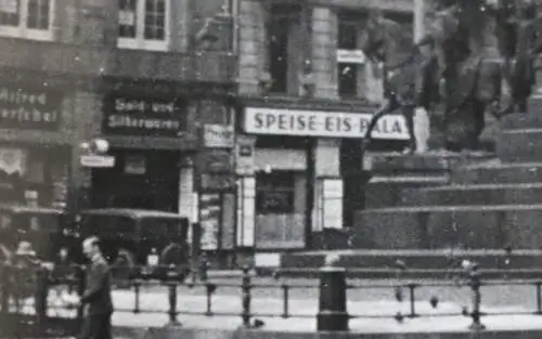 tolles altes Foto - Leipzig Siegesdenkmal , Geschäfte 30-40er Jahre ?