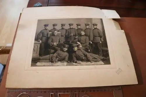 altes großes Mannschaftsfoto Soldaten Inf.-Regt. ?? Fahnenträger - Landshut