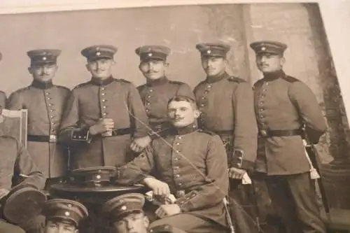 altes großes Mannschaftsfoto Soldaten Inf.-Regt. ?? Fahnenträger - Landshut