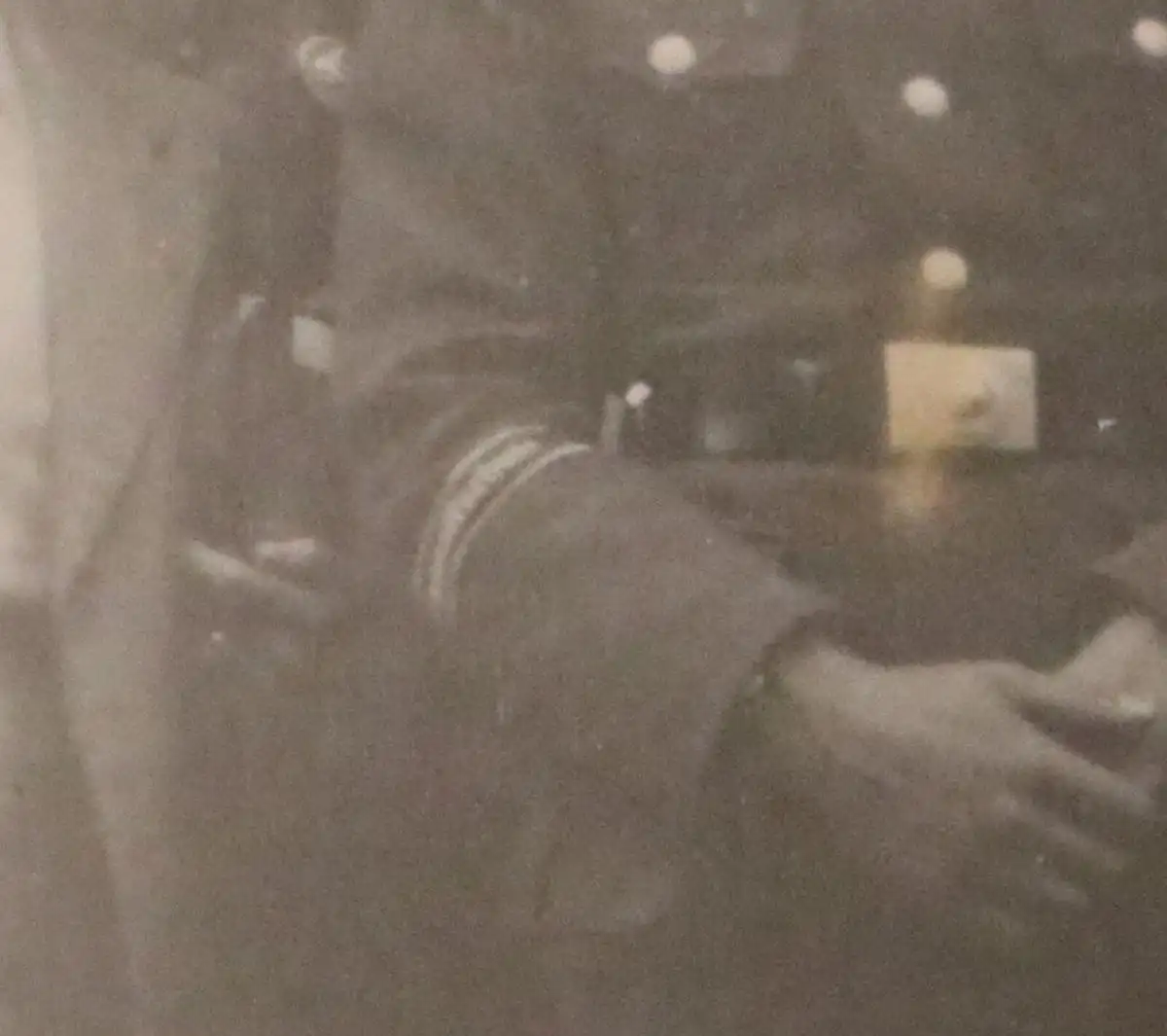 zwei alte Fotos - junger Soldat mit Ärmelband - ......schule ??? 