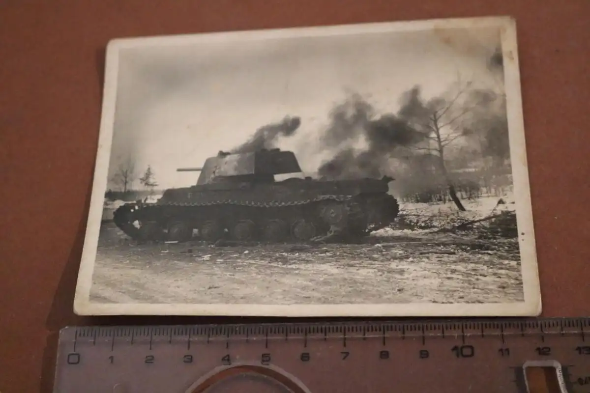 altes Kaufbild ?? zerstörter russischer Panzer bei Rshew