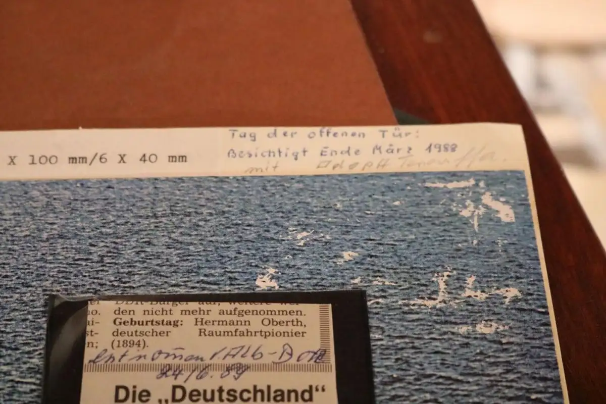 tolles altes Bild und Mützenband Schulschiff Detuschland A59