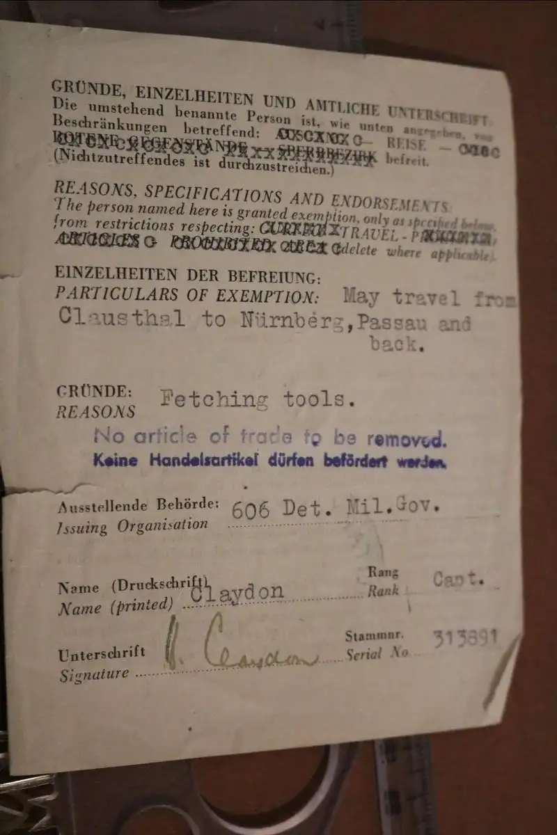 alte Reisebescheinigung für eine Frau von der Militärregierung 1946