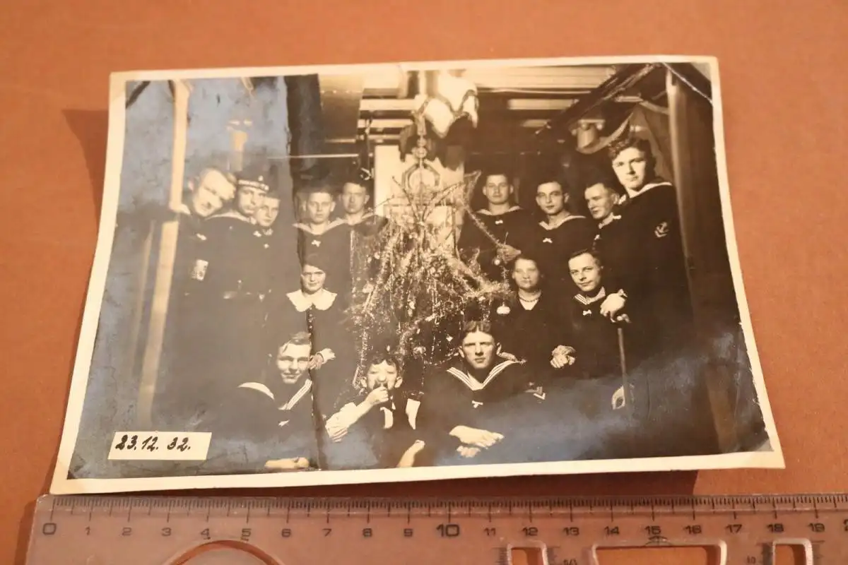 tolles altes Gruppenfoto  Matrosen - Reichsmarine - Linienschiff 1932 - Weihnach