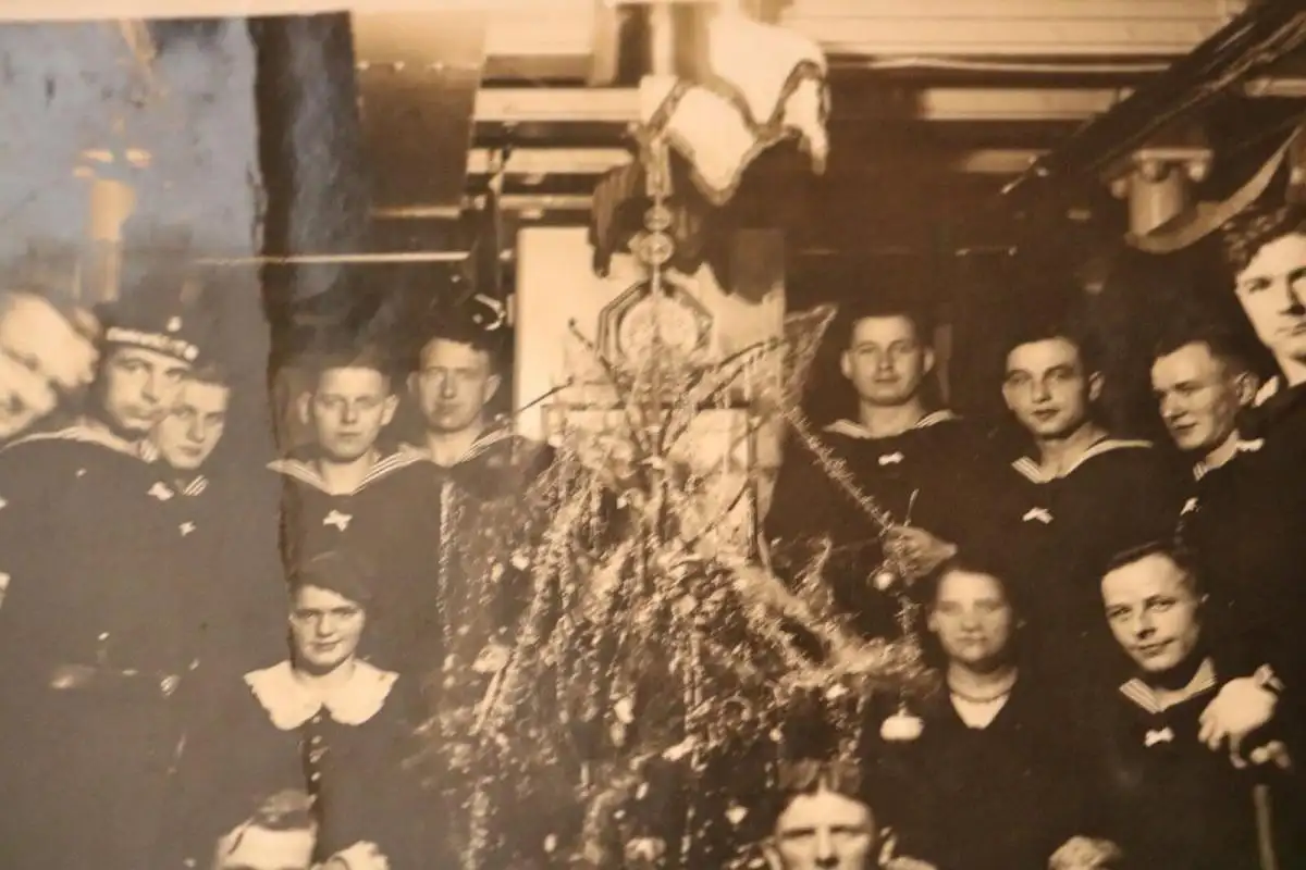 tolles altes Gruppenfoto  Matrosen - Reichsmarine - Linienschiff 1932 - Weihnach
