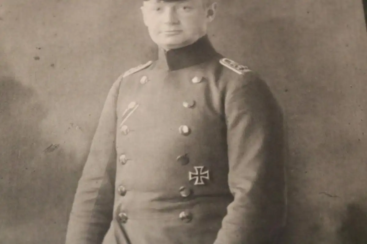 tolles altes Foto - Portrait eines Soldaten mit EK I - Nachkriegsabzug ?