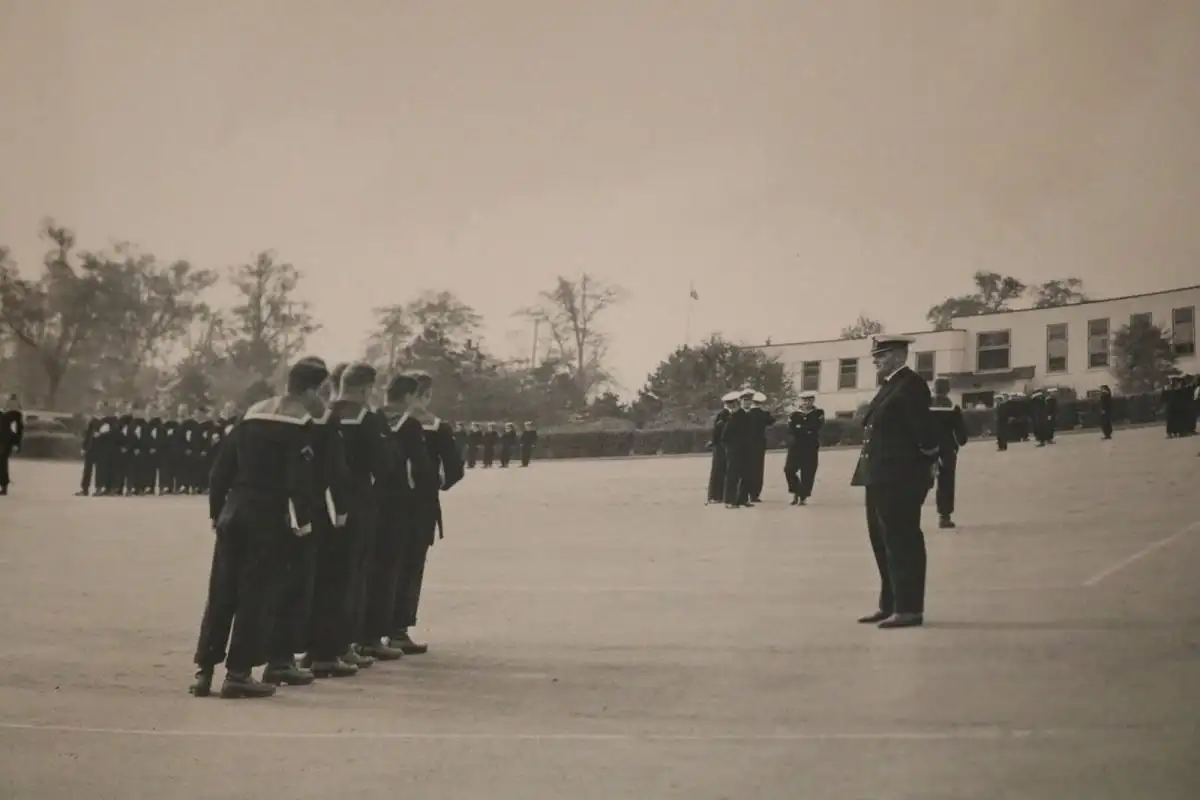 zwei tolle alte Fotos -  Matrosen der Bundesmarine in Amerika ??