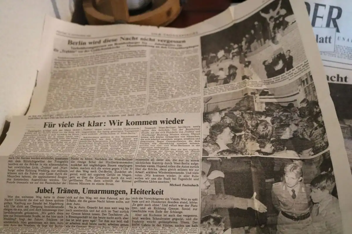 zwei Seiten Bericht Tagesspiegel - offene Grenzen Berlin - 10.11.1989