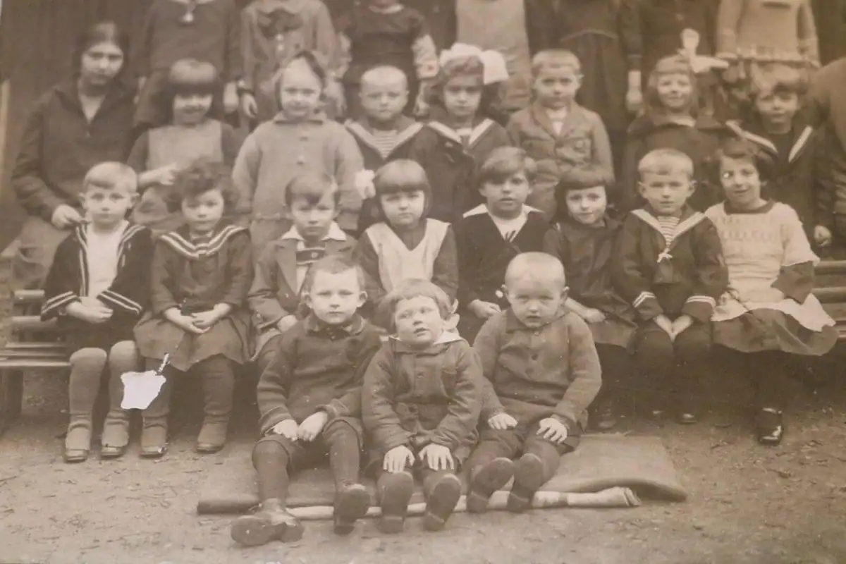 tolles altes Foto auf Pappe - Kindergarten ?? Kinder - 1910-20 ???