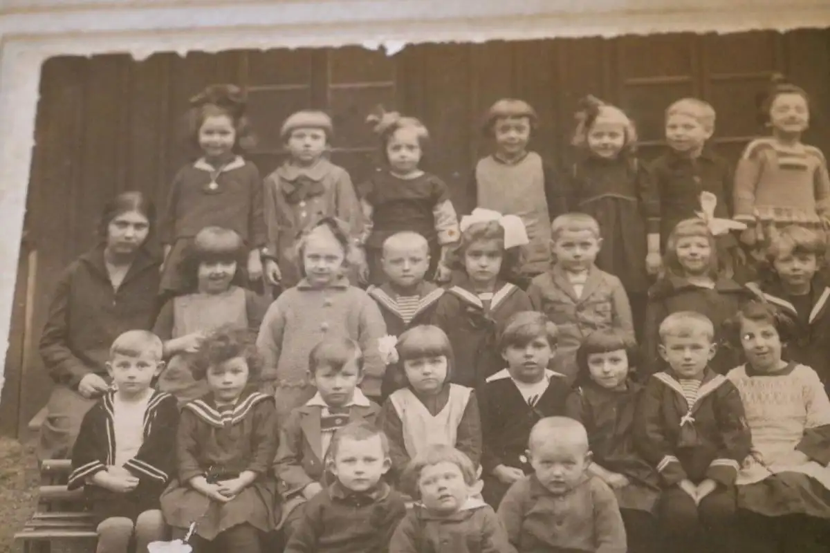 tolles altes Foto auf Pappe - Kindergarten ?? Kinder - 1910-20 ???