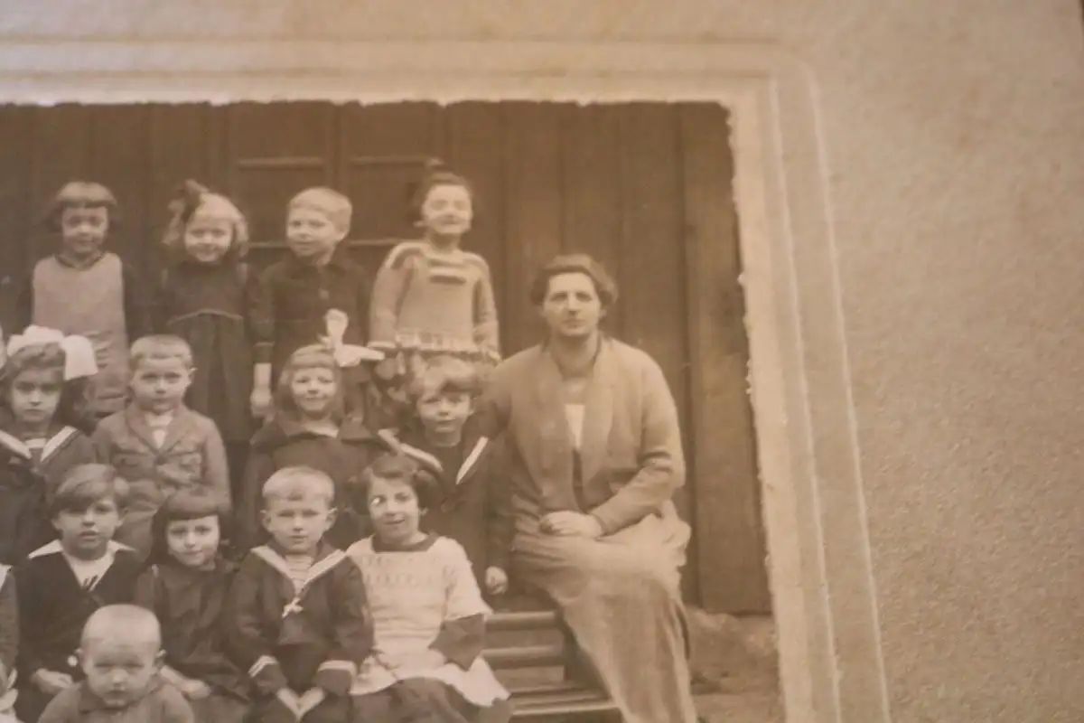 tolles altes Foto auf Pappe - Kindergarten ?? Kinder - 1910-20 ???