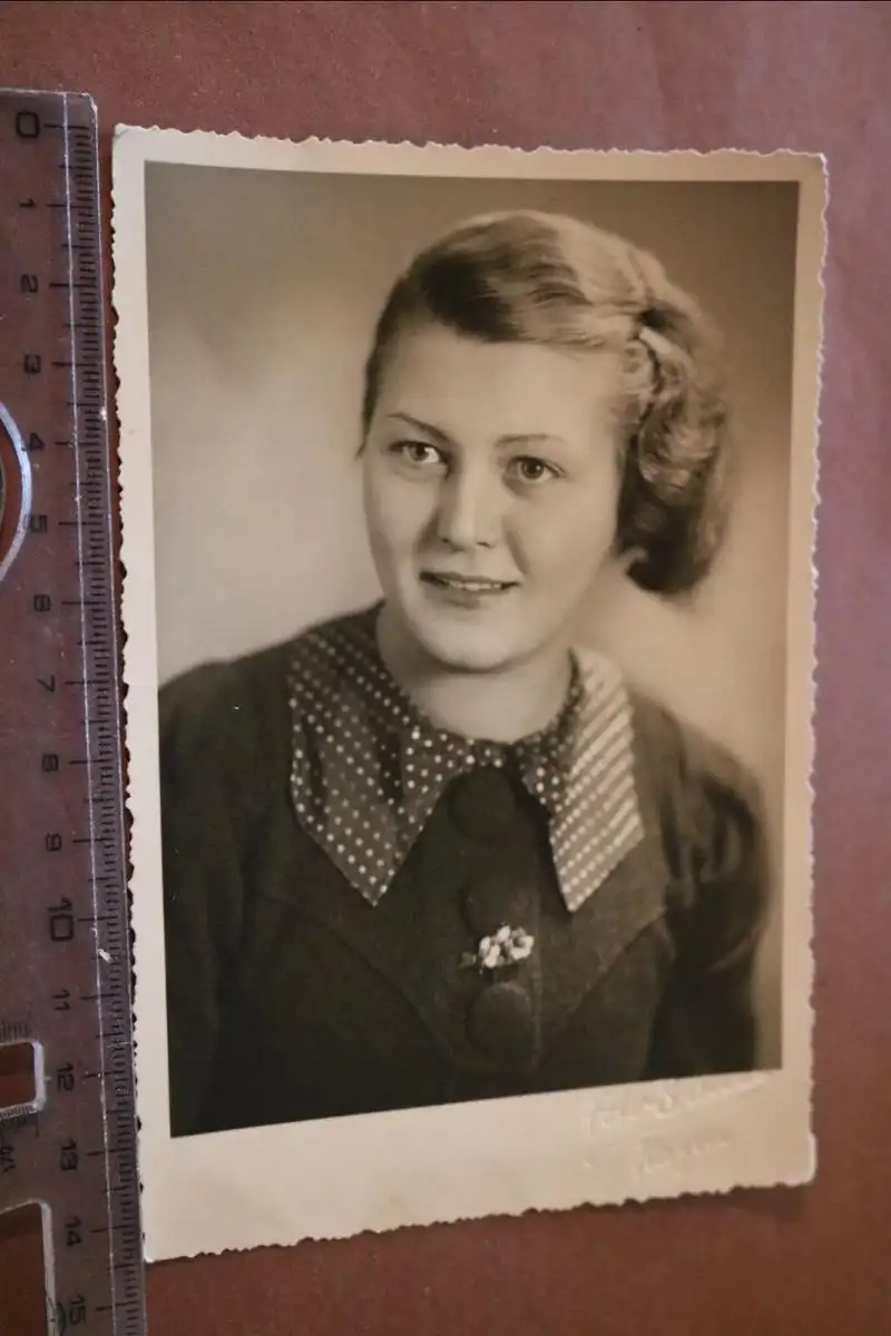 tolles altes Foto Portrait hübsche junge Frau aus Hagen - 40-50er Jahre 