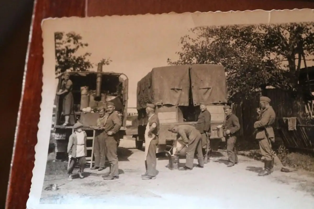 18 alte Fotos - Soldaten , Einheimische Gebäude - Raum Minsk