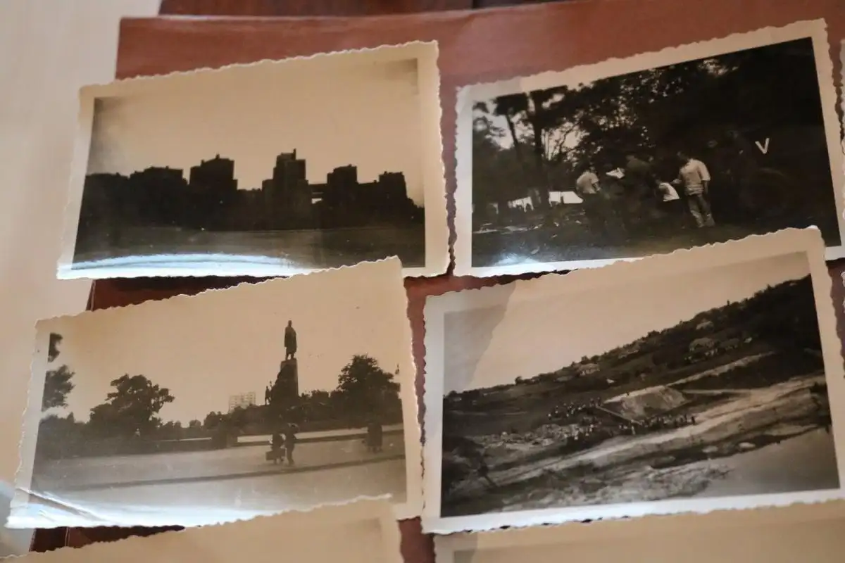21 alte Fotos Soldaten , Lübeck 1942 ?? zerstörte Gebäude - Markmann u Meyer  ?