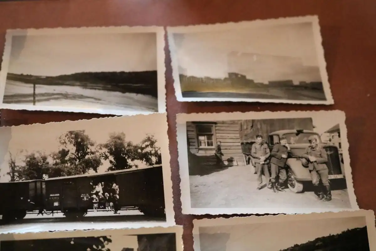 21 alte Fotos Soldaten , Lübeck 1942 ?? zerstörte Gebäude - Markmann u Meyer  ?