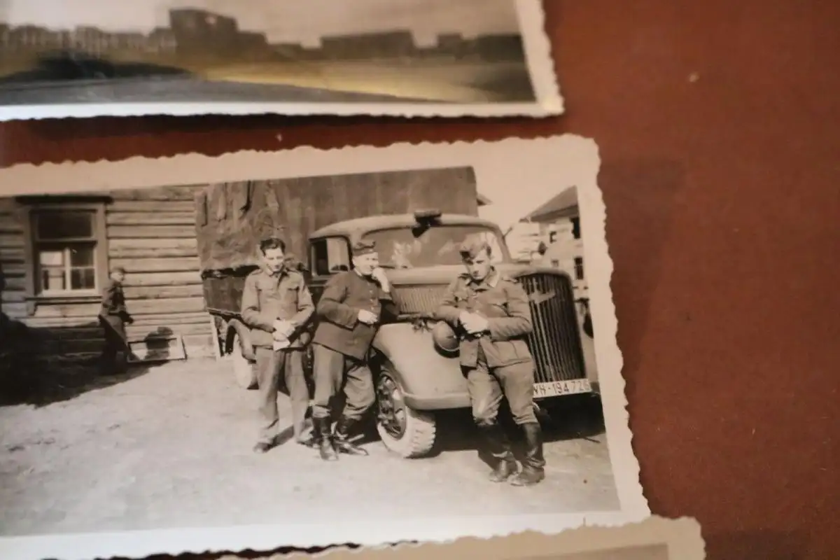 21 alte Fotos Soldaten , Lübeck 1942 ?? zerstörte Gebäude - Markmann u Meyer  ?