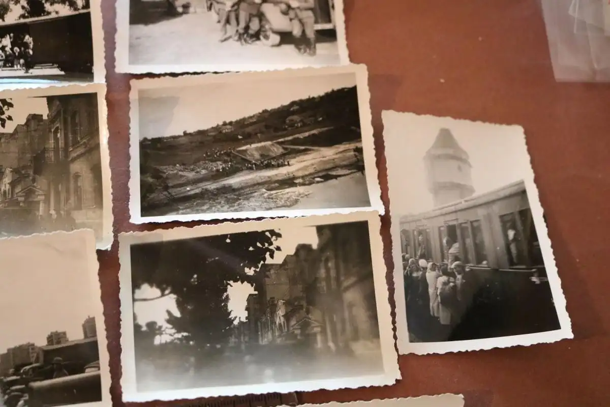 21 alte Fotos Soldaten , Lübeck 1942 ?? zerstörte Gebäude - Markmann u Meyer  ?