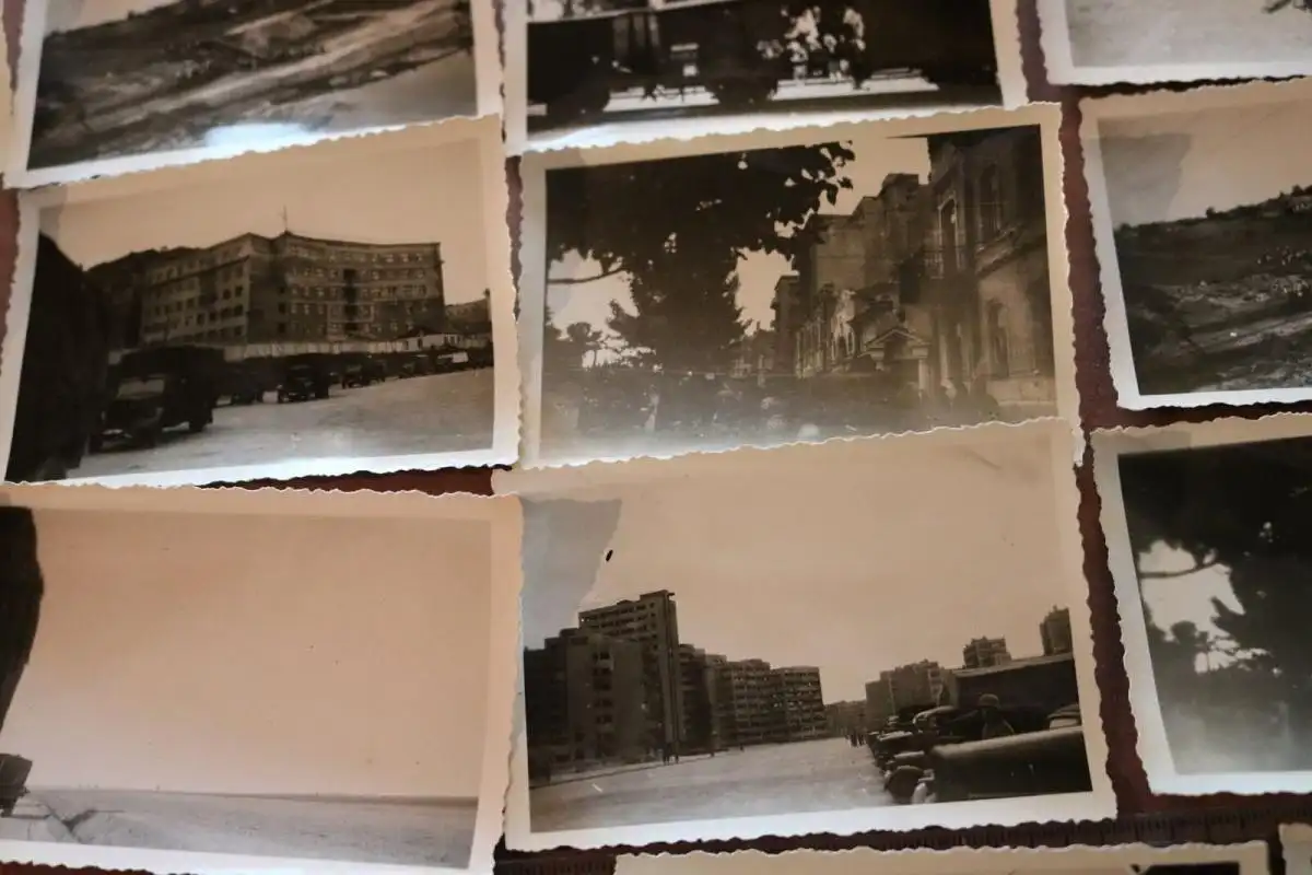 21 alte Fotos Soldaten , Lübeck 1942 ?? zerstörte Gebäude - Markmann u Meyer  ?