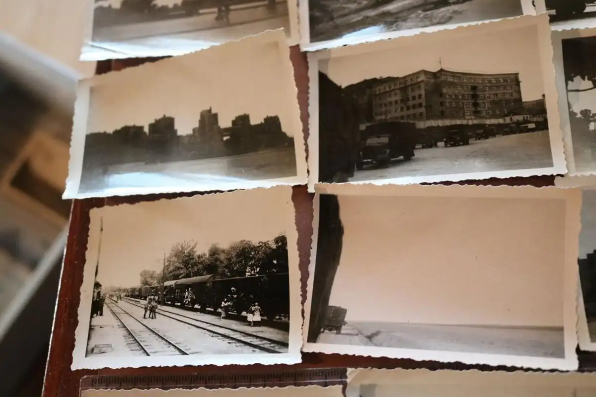 21 alte Fotos Soldaten , Lübeck 1942 ?? zerstörte Gebäude - Markmann u Meyer  ?
