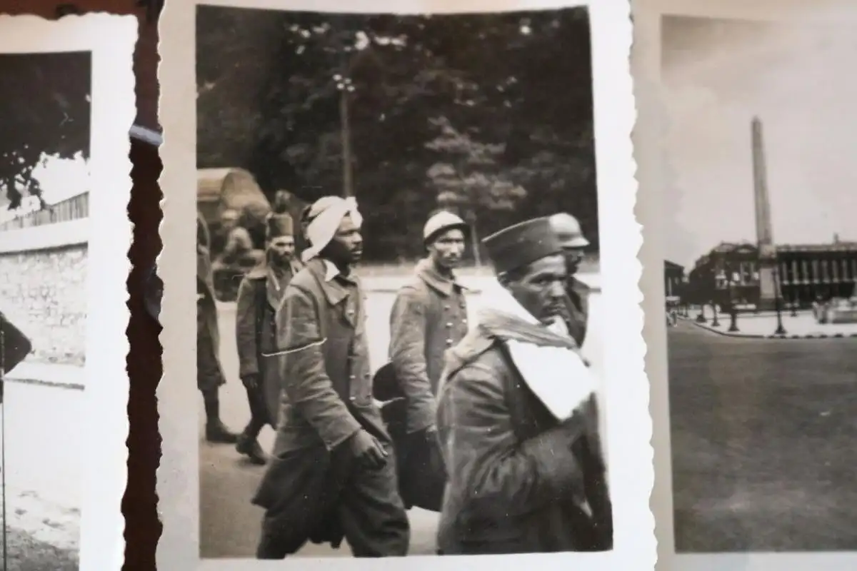 38 alte Fotos - Soldaten - frz. Gefangene - Paris - Frankreich 