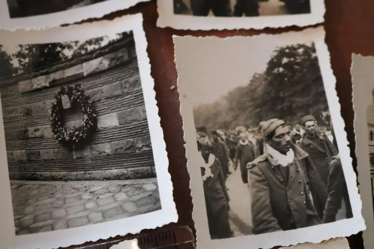 38 alte Fotos - Soldaten - frz. Gefangene - Paris - Frankreich 