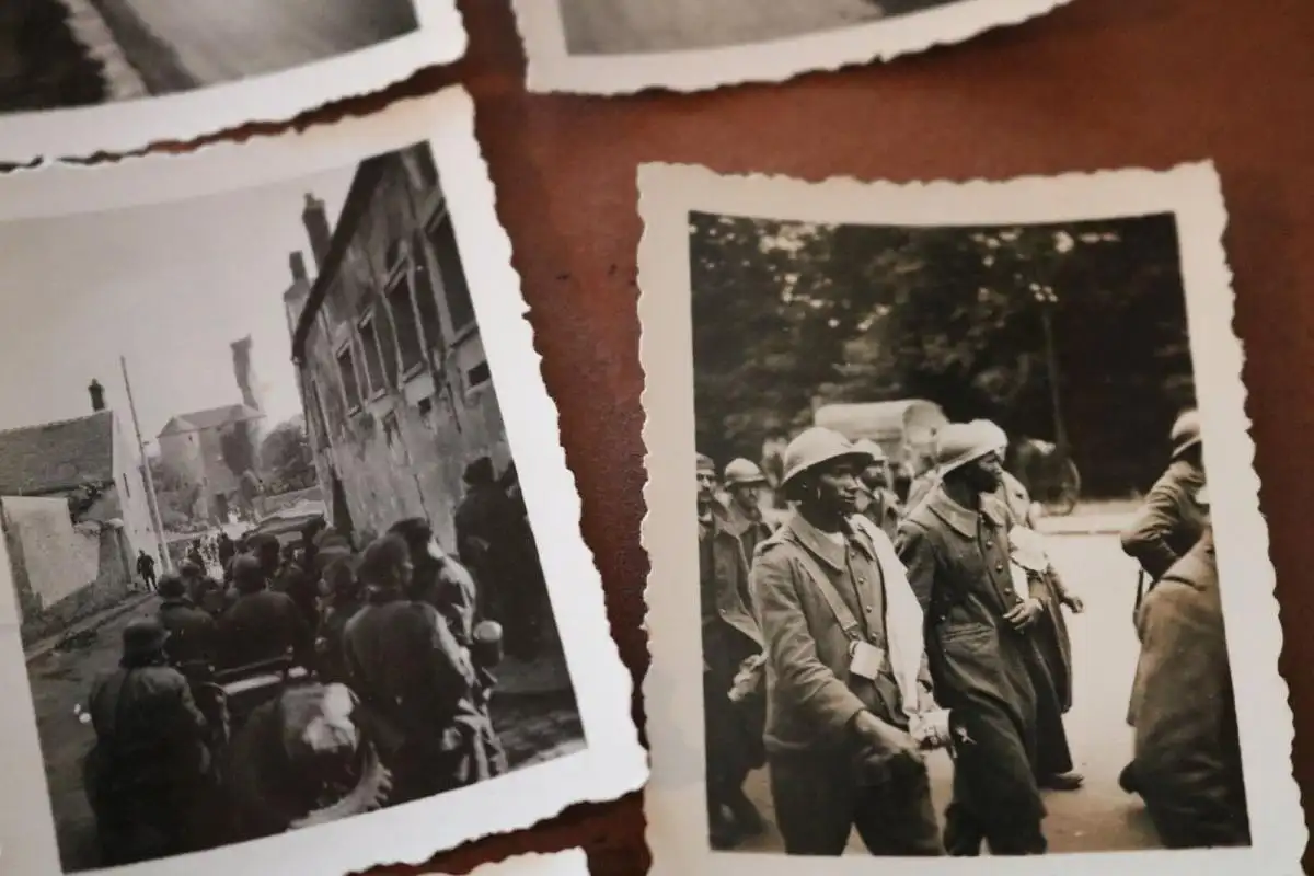 38 alte Fotos - Soldaten - frz. Gefangene - Paris - Frankreich