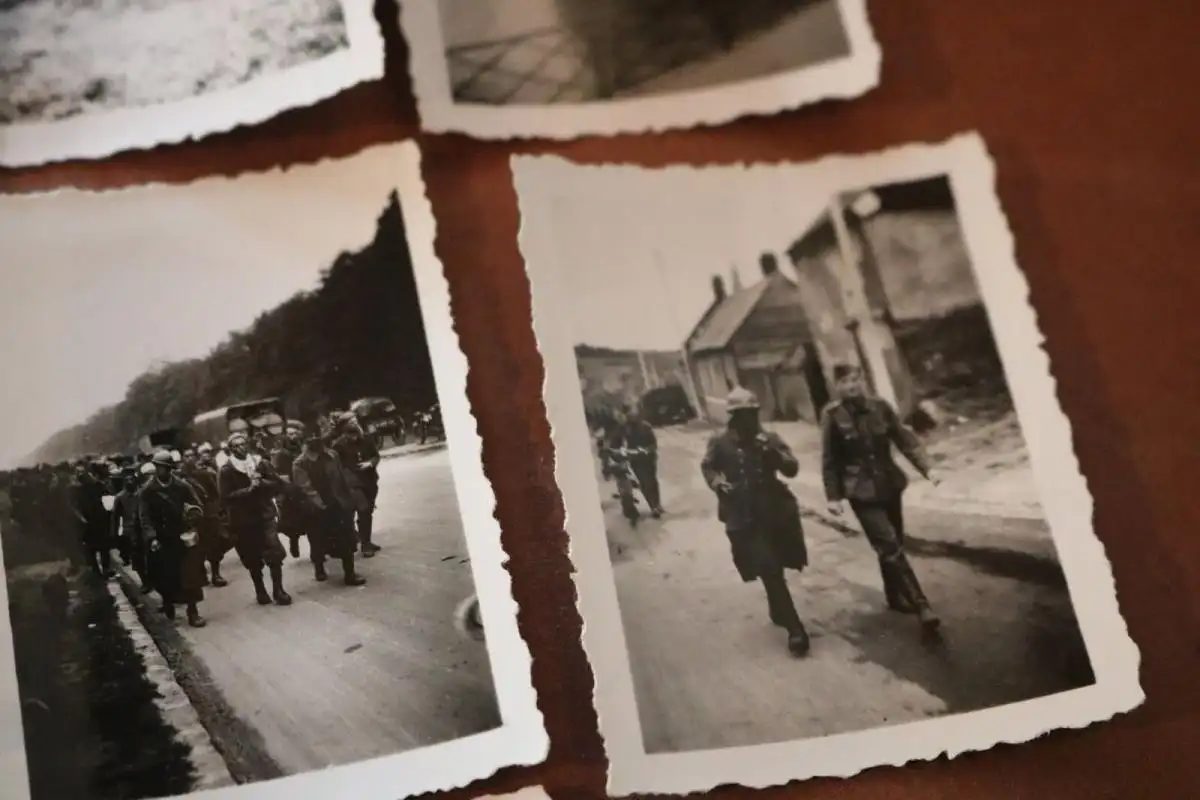 38 alte Fotos - Soldaten - frz. Gefangene - Paris - Frankreich