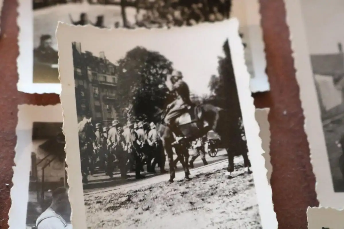38 alte Fotos - Soldaten - frz. Gefangene - Paris - Frankreich 