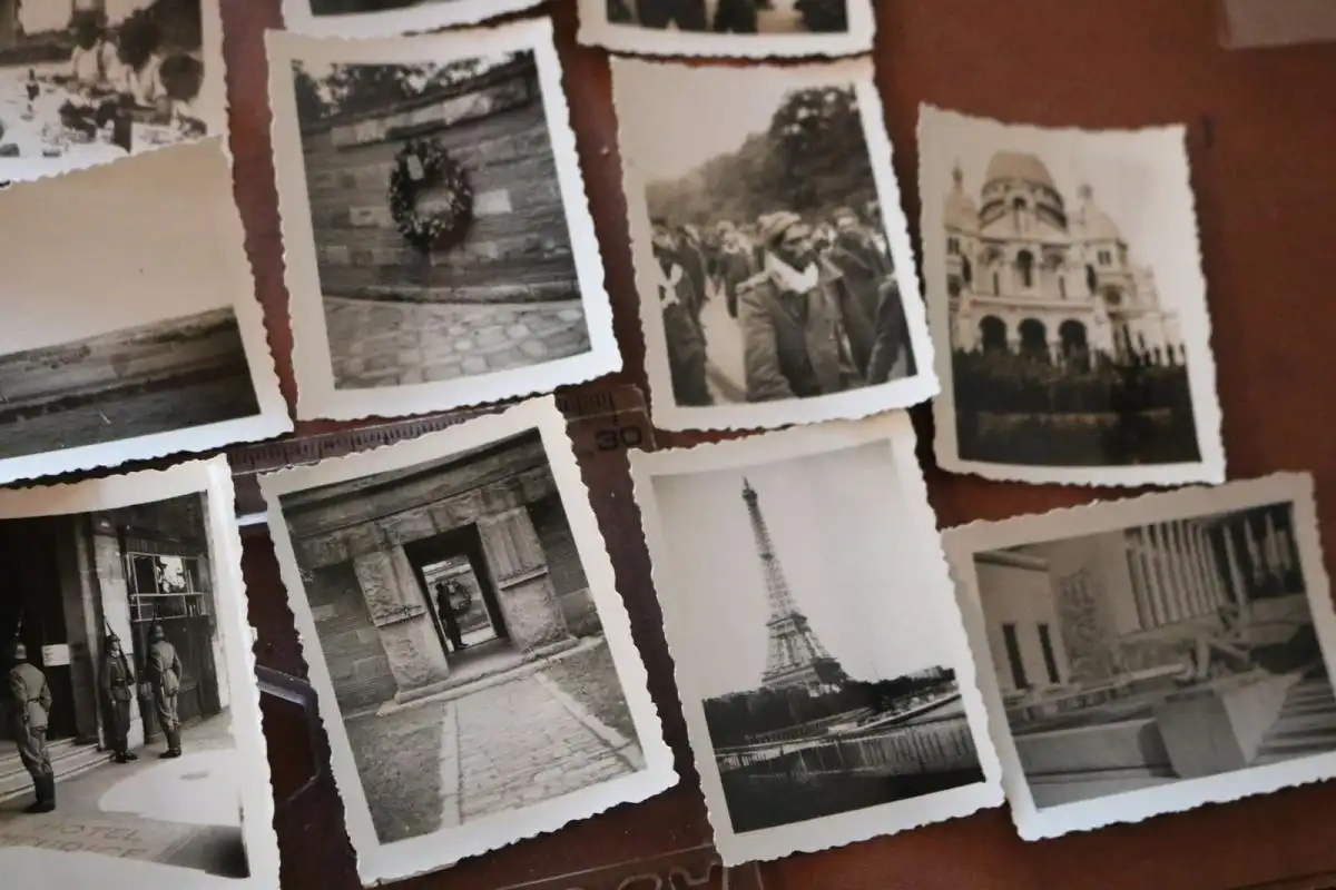 38 alte Fotos - Soldaten - frz. Gefangene - Paris - Frankreich