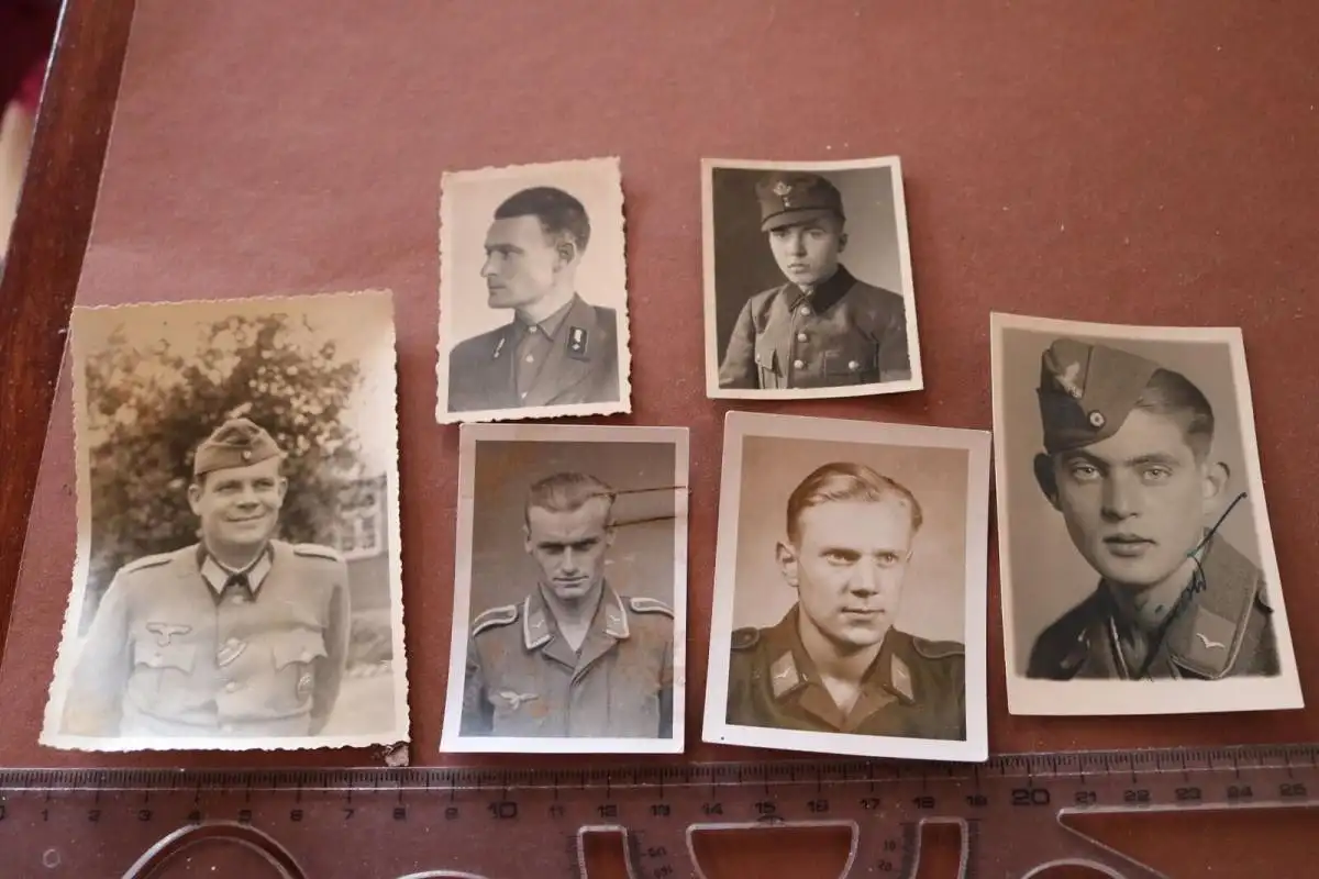 sechs altes Fotos - Portraits Soldaten für Ausweise ???