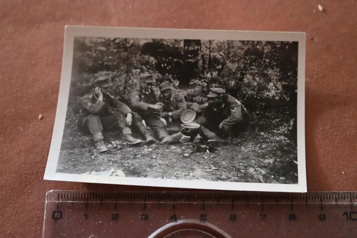 tolles altes Foto - Gebirgsjäger beim Suppe kochen