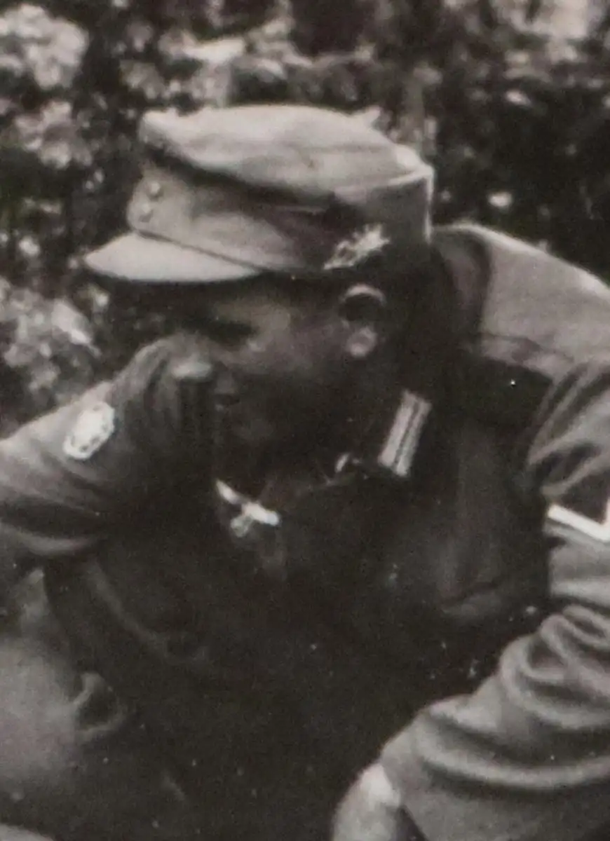 tolles altes Foto - Gebirgsjäger beim Suppe kochen