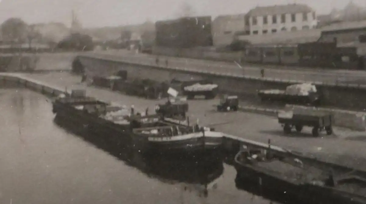 tolles altes Foto Anlegeplatz Binnenschiffe - Berlin an der Spree 30-40er Jahre