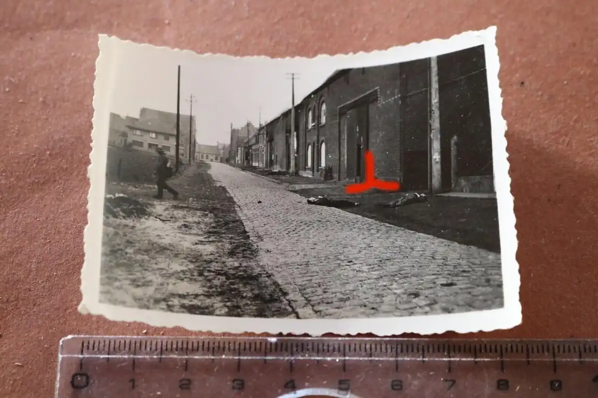 altes Foto - Soldat in mir unbekannten Ort ?? 