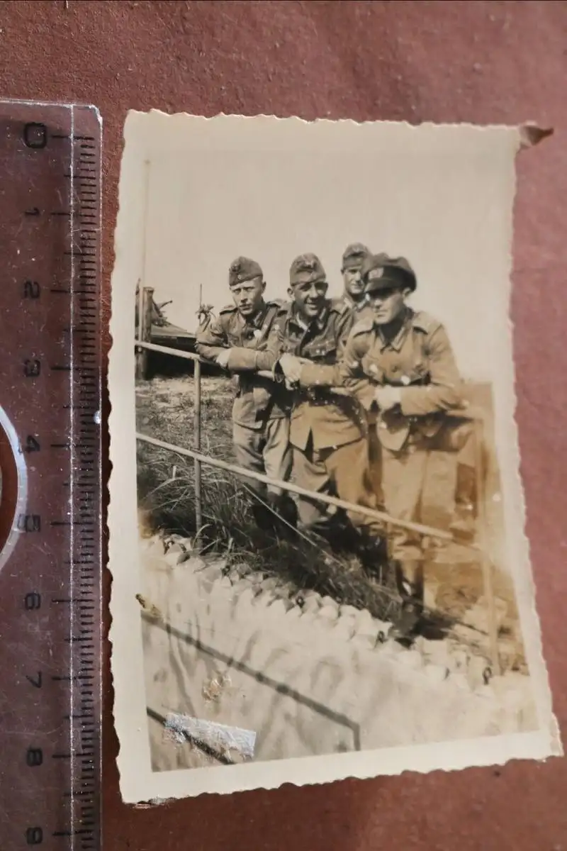 tolles altes Foto - Gruppe Soldaten der Kriegsmarine - Schulterklappen