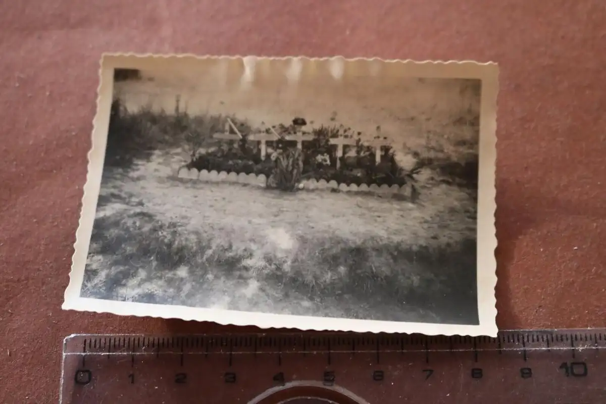 altes Foto  Soldatengräber 1. AA (mot) 1  - Aufklärungsabteilung St.Cyr  Frankre