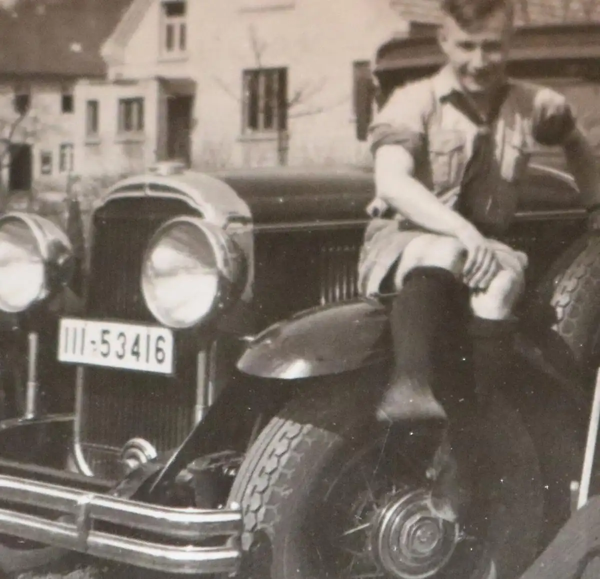 tolles altes Foto - Familie mit ihrem Oldtimer Wanderer ???  eine 8 auf Radnabe